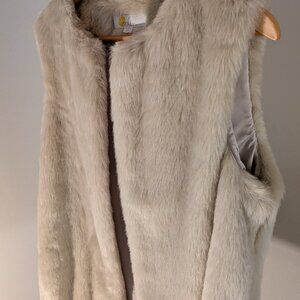 Cream-colored Boden faux fur vest women's size 10